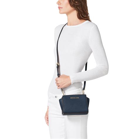 michael kors selma mini navy|Mehr.